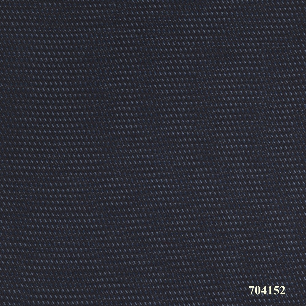 704152